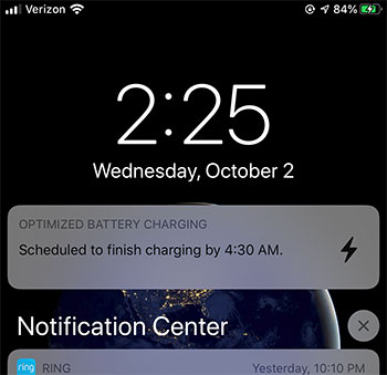 ¿Qué es la notificación de carga optimizada de la batería en mi iPhone?