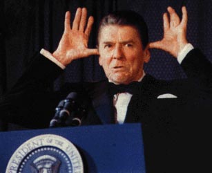 Ronald-Reagan-hace-gracioso