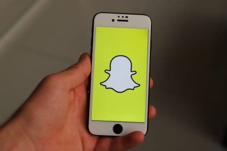 ¿Qué significa la flecha gris en Snapchat? Explicación de los iconos de SC