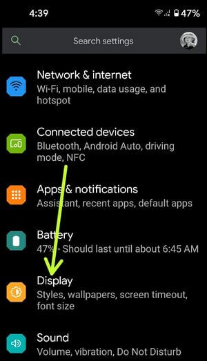 Habilite el protector de pantalla usando la configuración de pantalla en el teléfono Android